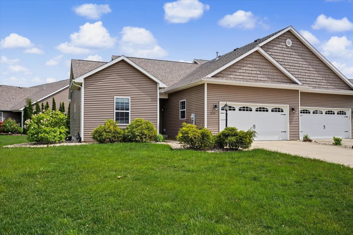2202 Cyprus Point, Urbana, IL 61802