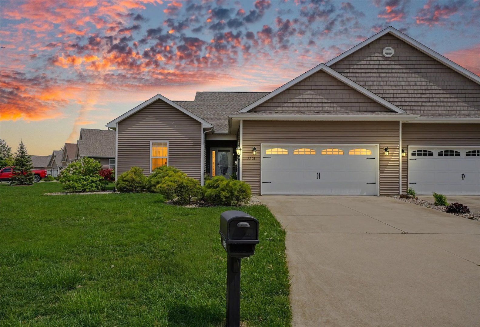 2202 S Cyprus Point — Urbana, IL 61802