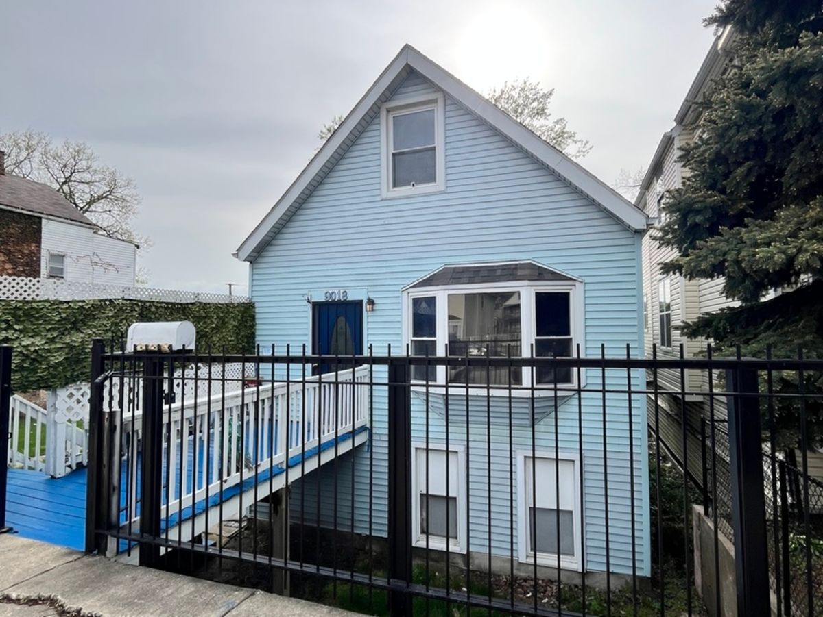 9018 Brandon Avenue, Chicago, IL 60617