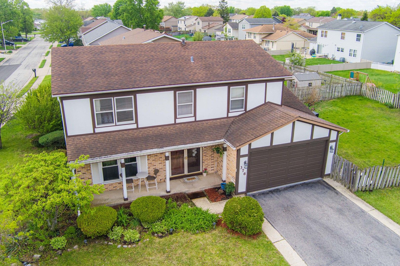 376 Canyon Trail — Carol Stream, IL 60188
