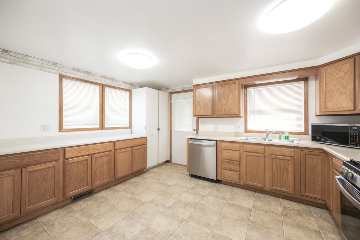 4429 W 87th Street, Hometown, IL 60456