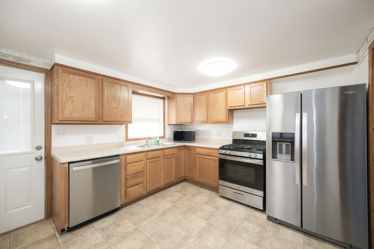 4429 W 87th Street, Hometown, IL 60456
