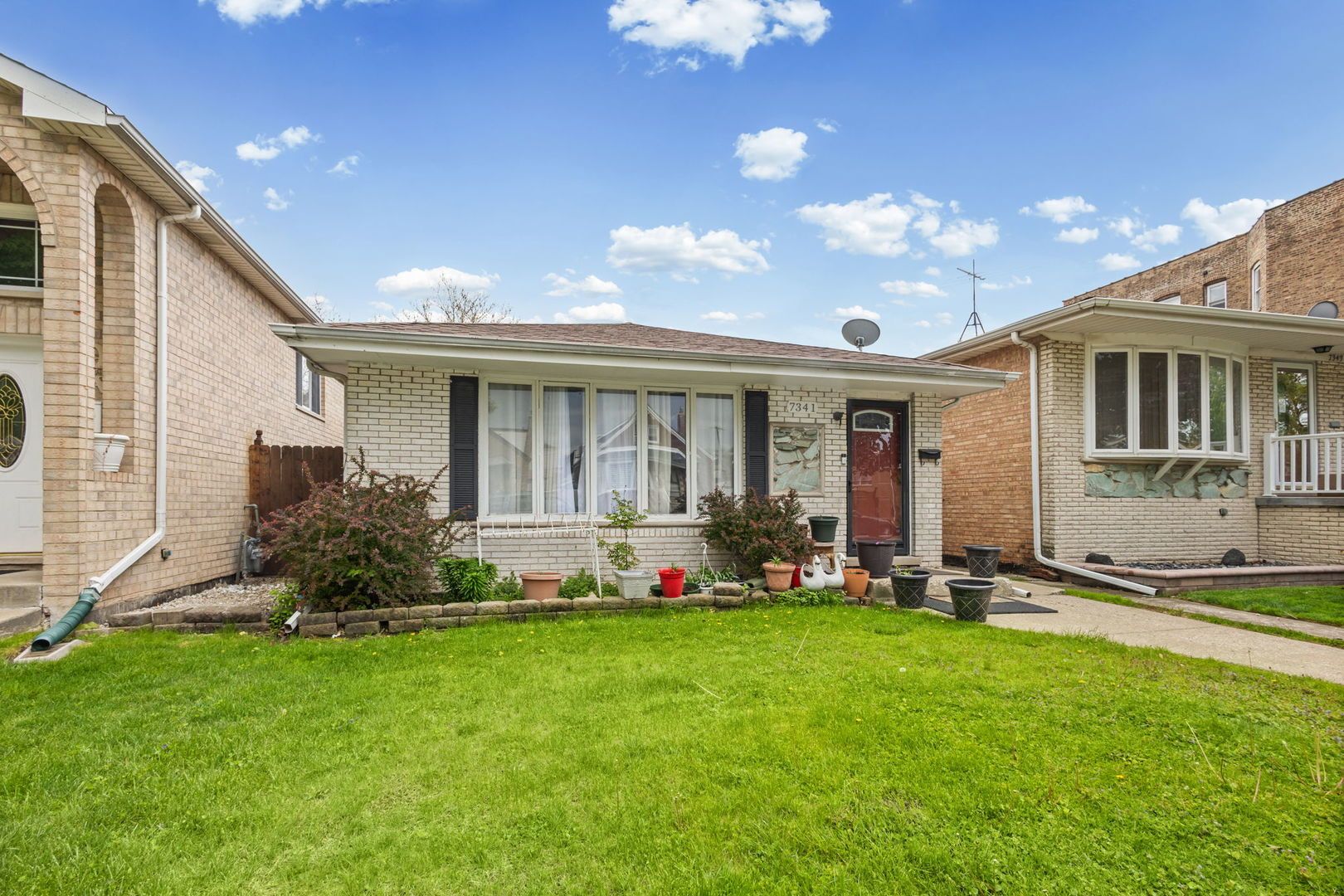 7341 W 55th Place — Summit, IL 60501