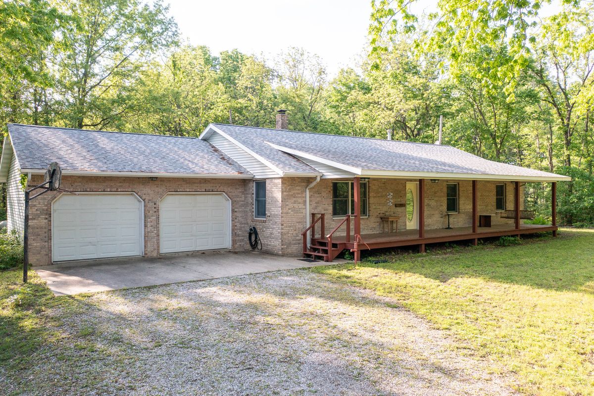 4685 Keller Road, Iuka, IL 62849