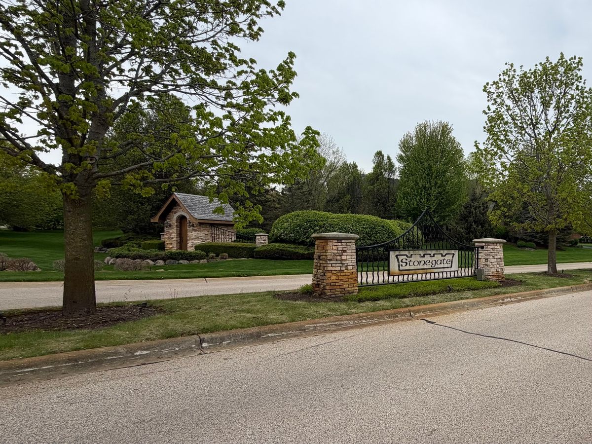 7010 Wildflower Court, Spring Grove, IL 60081