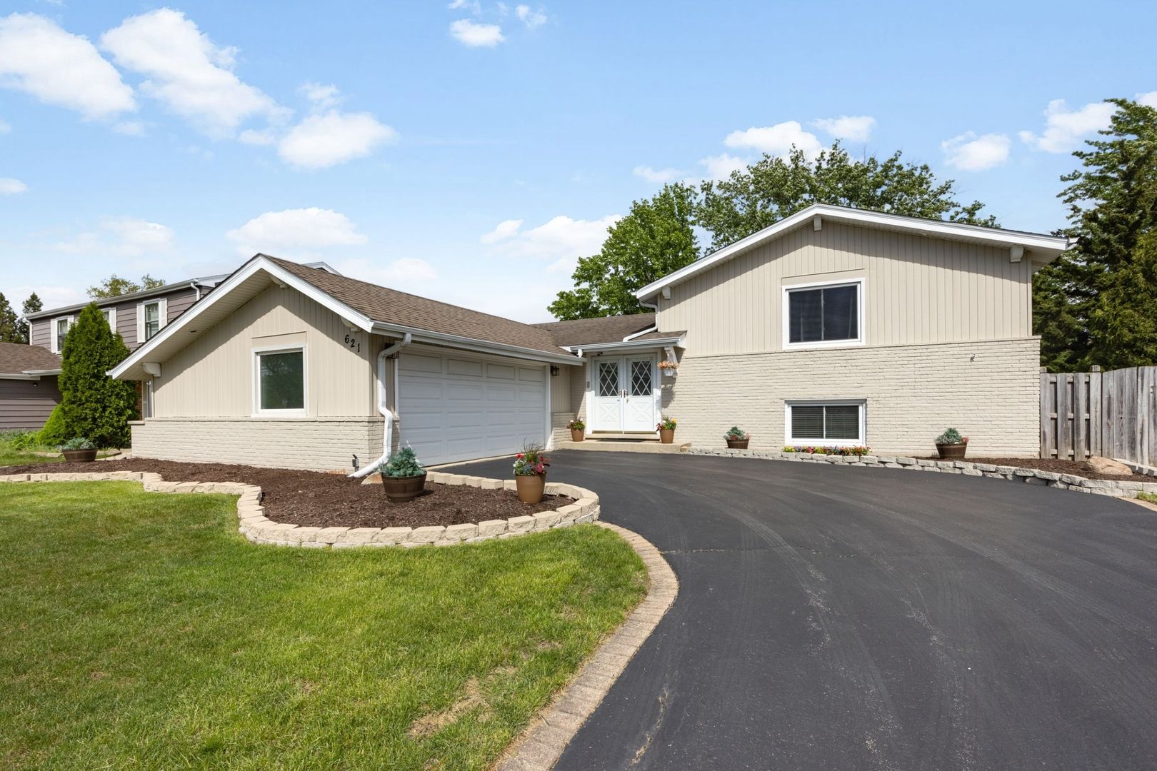 621 Newport Avenue — Westmont, IL 60559