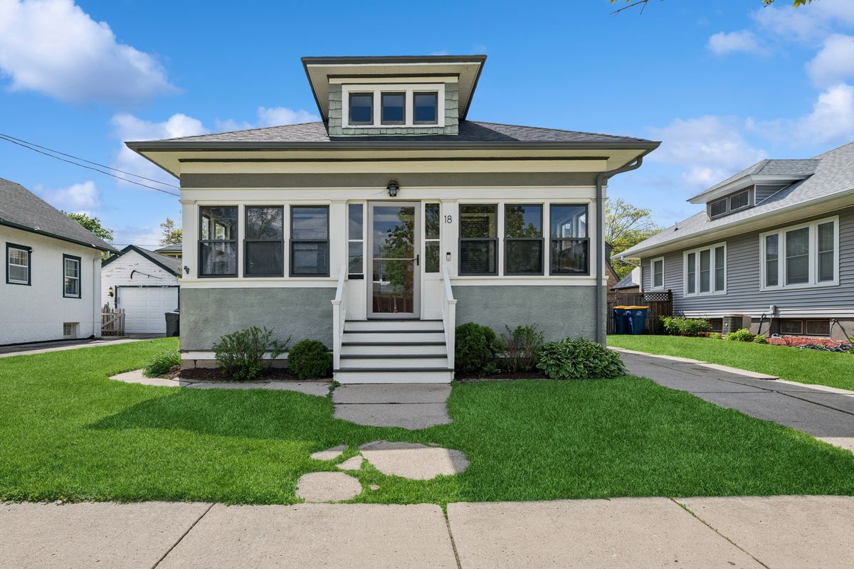 18 Worth Avenue, Elgin, IL 60123