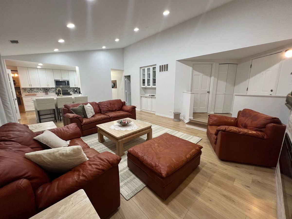 9808 Mill Drive W #2B, Palos Park, IL 60464