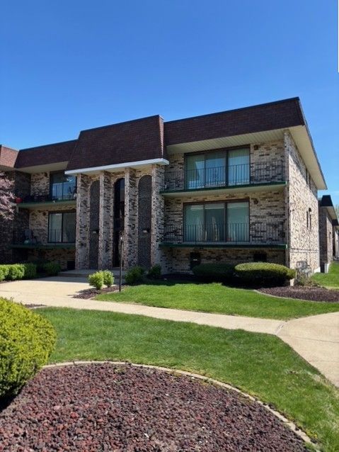 9132 S Pulaski Road #2E — Oak Lawn, IL 60453