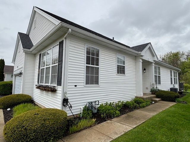 93 Netherlands Drive — Antioch, IL 60002