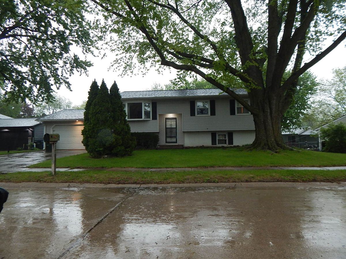 4021 Cresthill Drive, Davenport, IA 52806