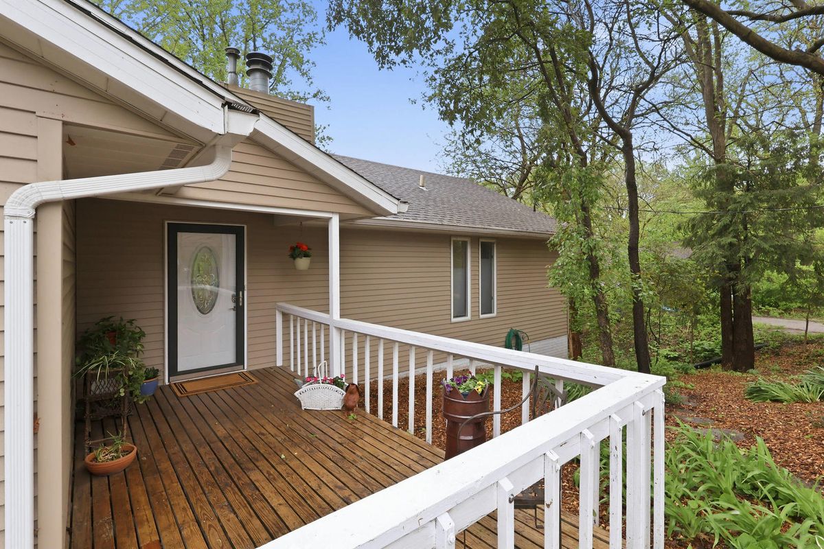 5115 Crestview Heights Court, Bettendorf, IA 52722