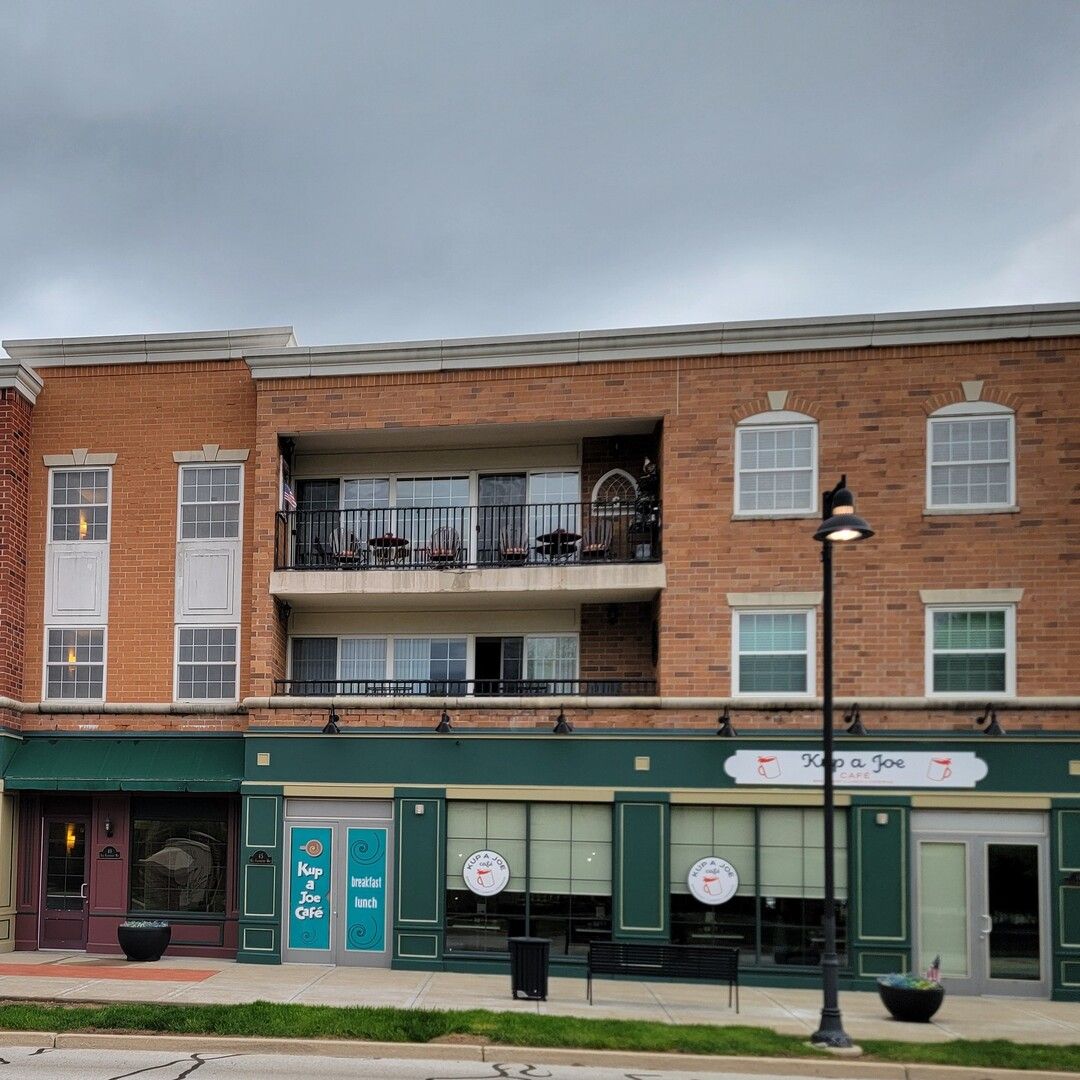 49 Old Frankfort Way #210 — Frankfort, IL 60423