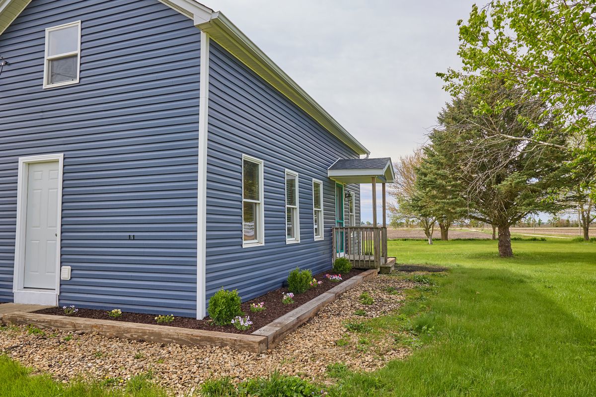 324 Wixon Pit Road, Earlville, IL 60518