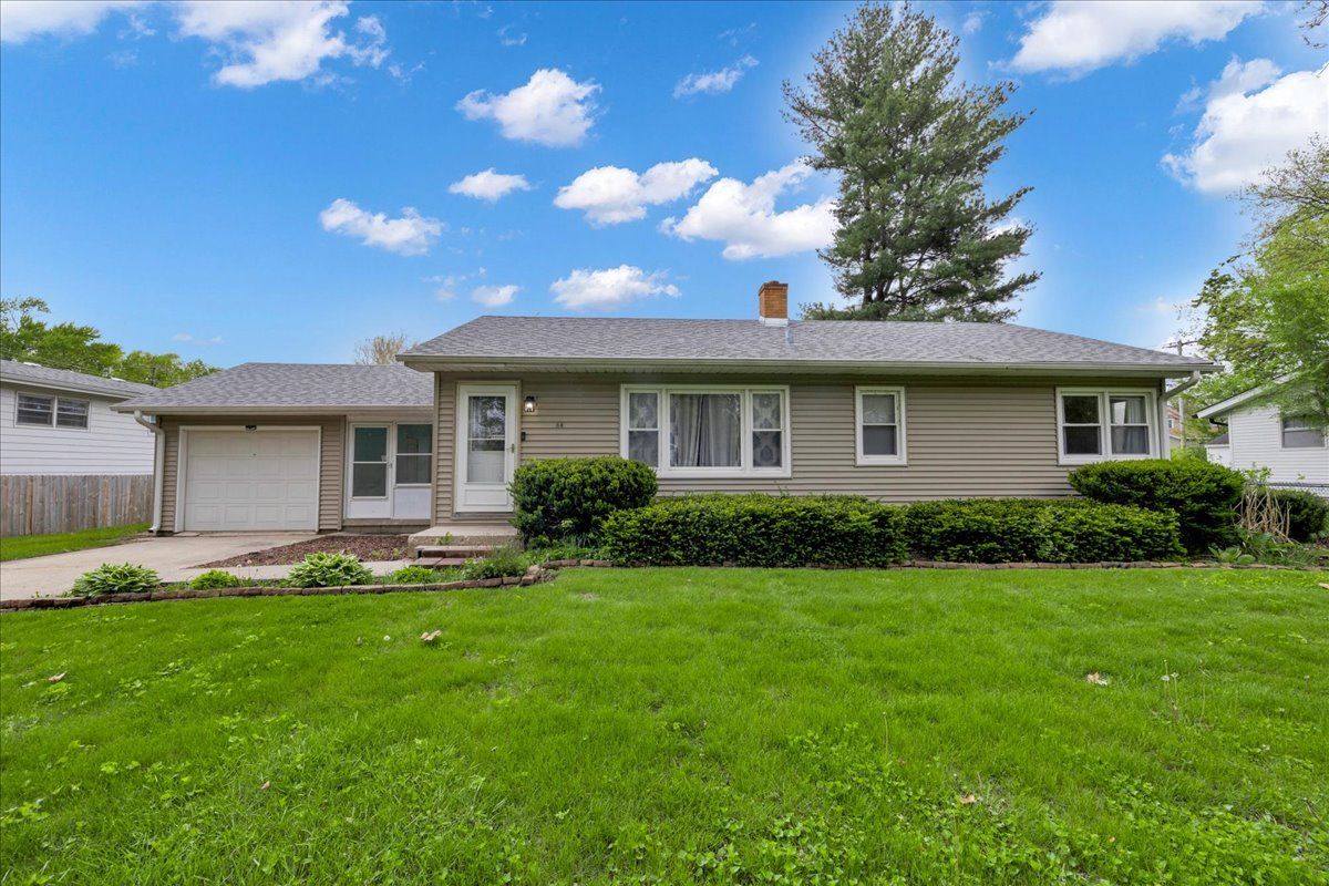 64 Benton Street, Oswego, IL 60543