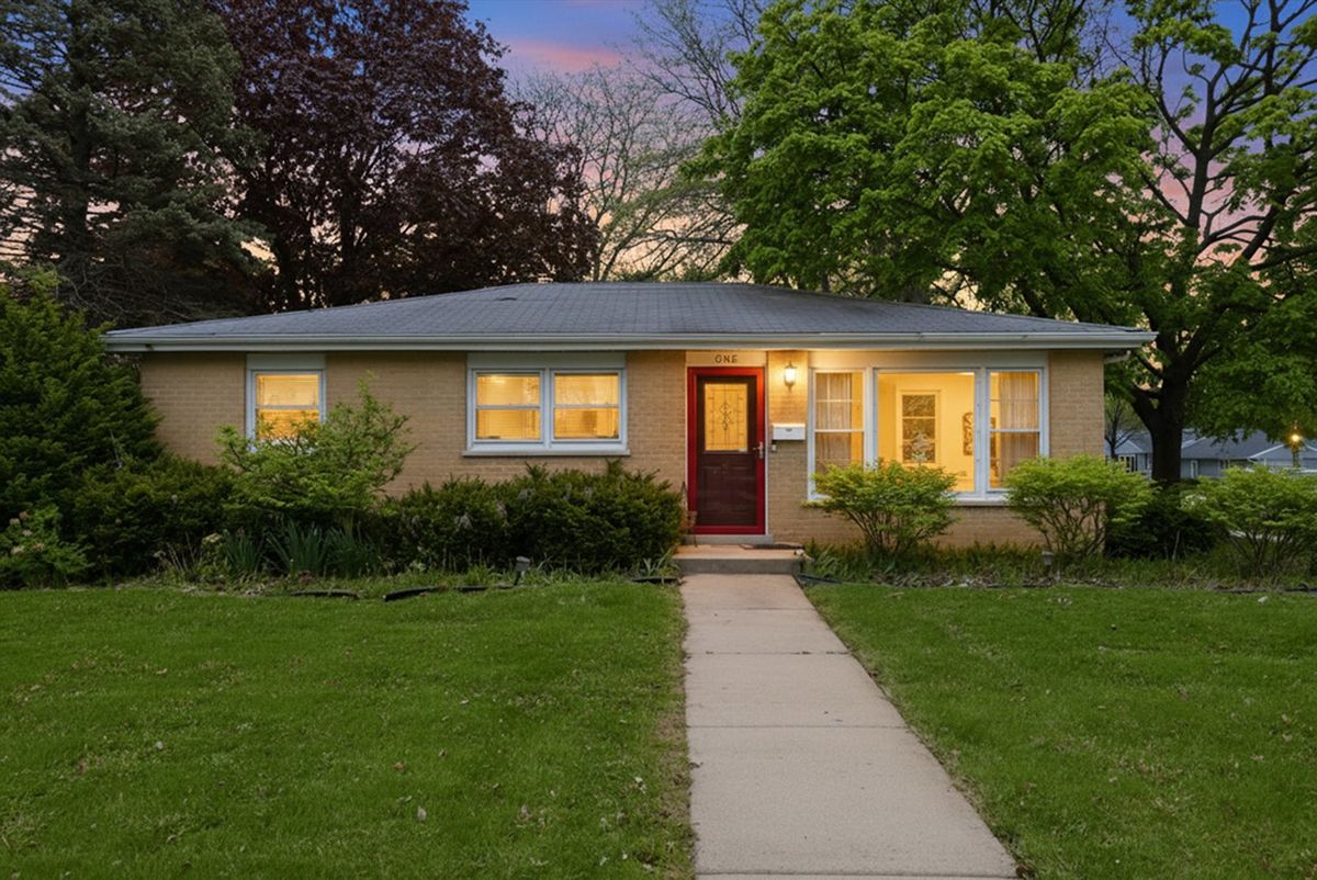 1 EDWARD Street, Mount Prospect, IL 60056