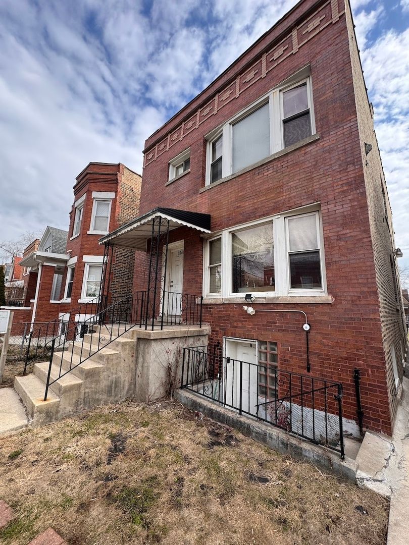 1041 N Central Park Avenue — Chicago, IL 60651
