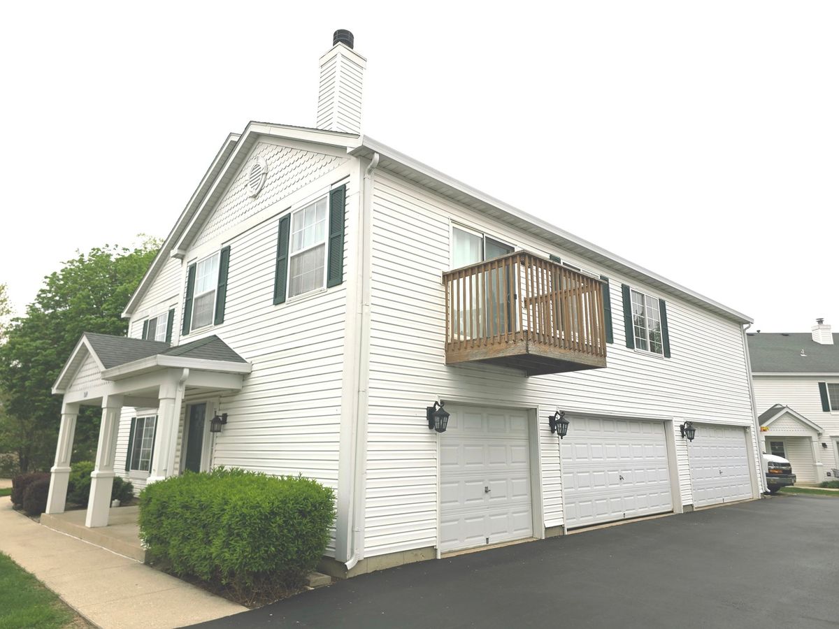 769 Hobart Drive, South Elgin, IL 60177