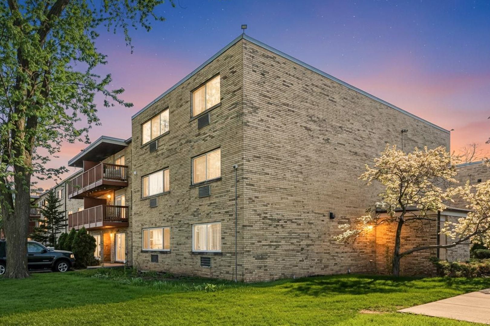 700 W Dempster Street #G1 — Mount Prospect, IL 60056