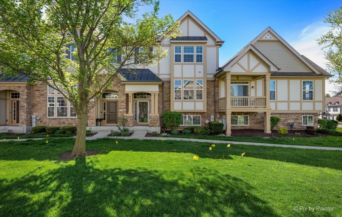 272 Bennett Drive — Carol Stream, IL 60188