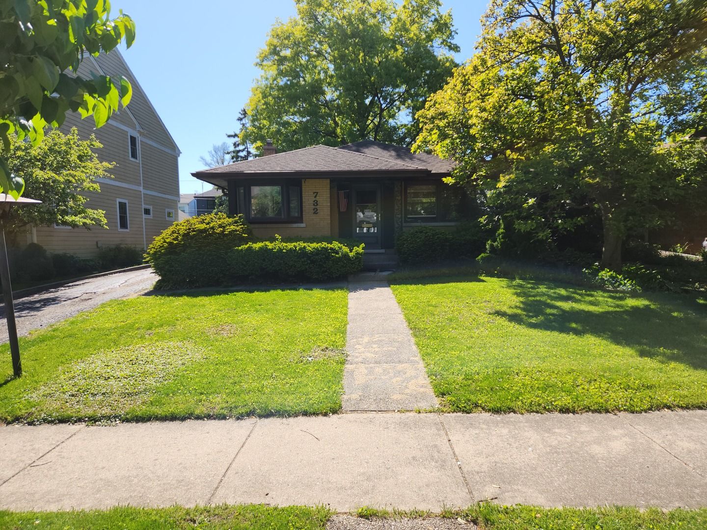 732 S Hillside Avenue — Elmhurst, IL 60126