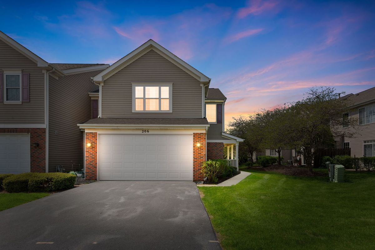 206 Madison Drive, Streamwood, IL 60107