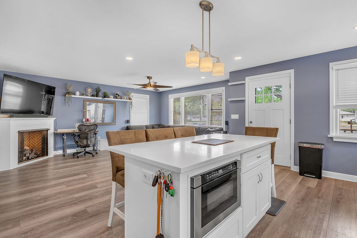 17W445 BUTTERFIELD Road, Oakbrook Terrace, IL 60181