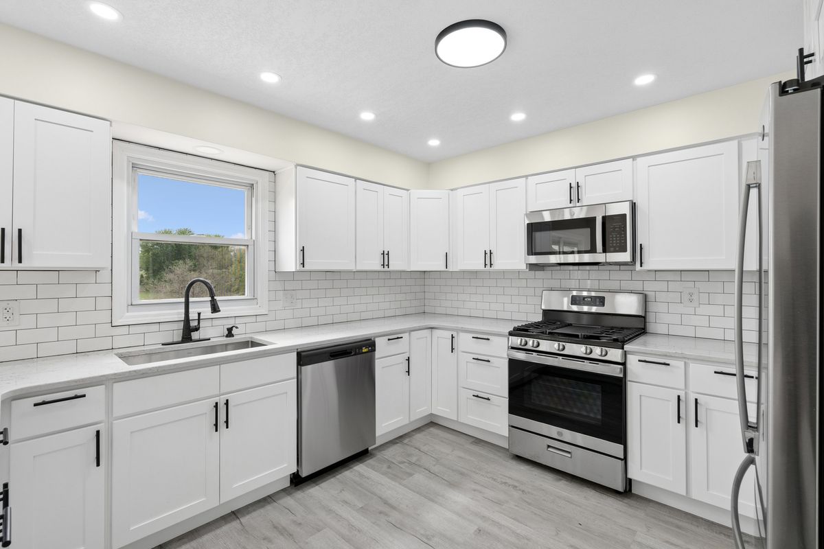 645 Suncrest Court, Sherrard, IL 61281