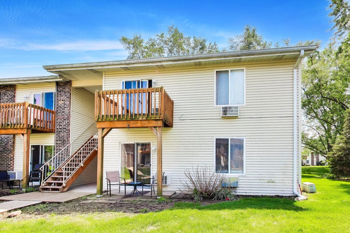 2400 LIGHT Road, Oswego, IL 60543