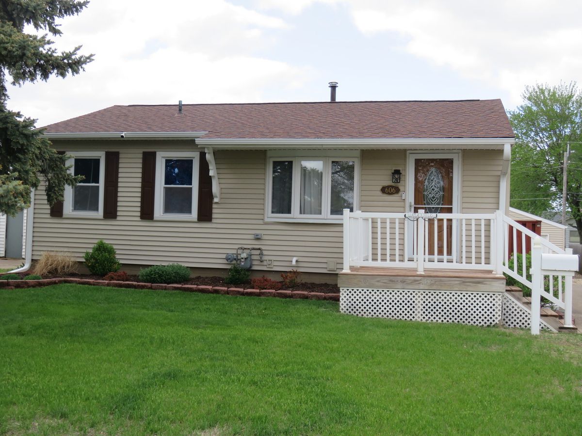 606 14th Place, Camanche, IA 52730