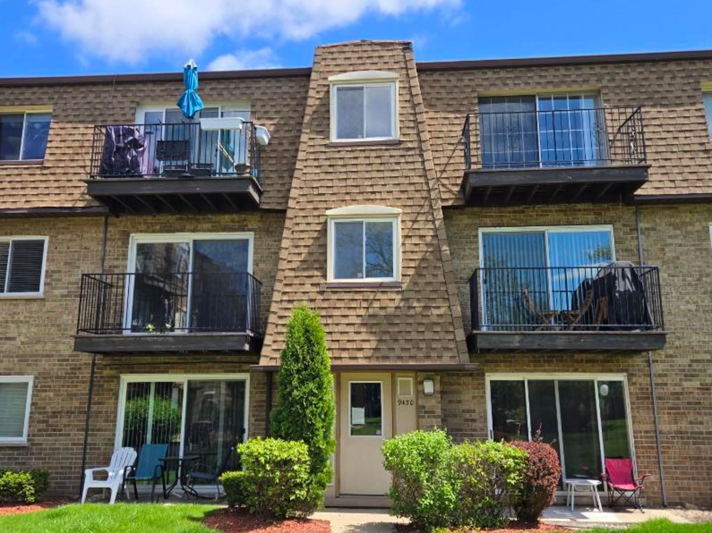 9430 Bay Colony Drive #2N — Des Plaines, IL 60016