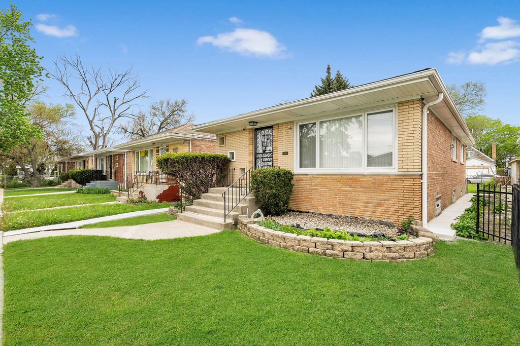 2117 W 71st Place — Chicago, IL 60636