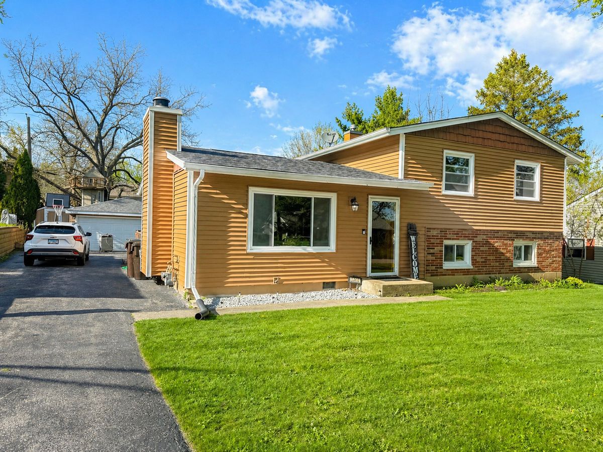 3206 W Hunter Path, McHenry, IL 60050