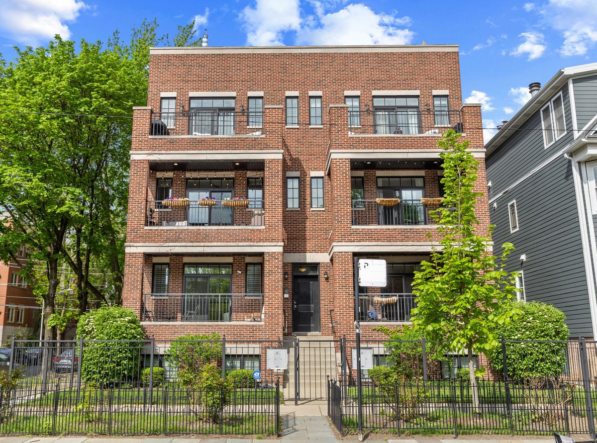 2700 Wayne Avenue, Chicago, IL 60614