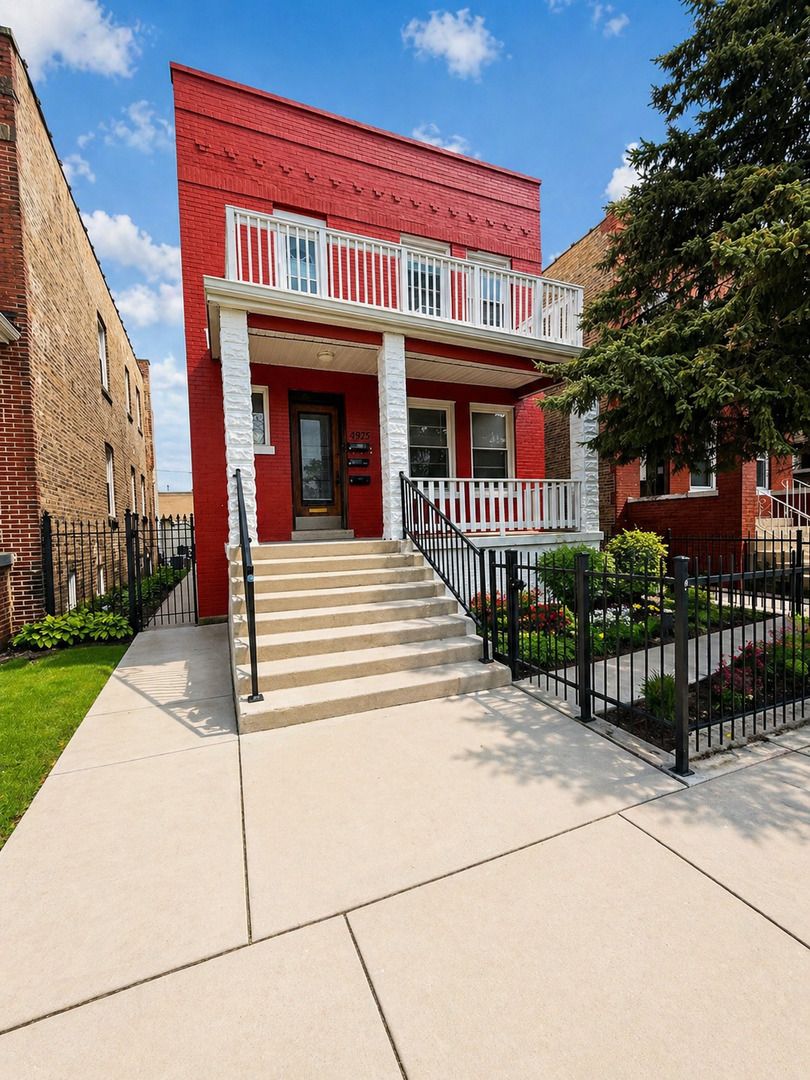 4925 Henderson Street — Chicago, IL 60641