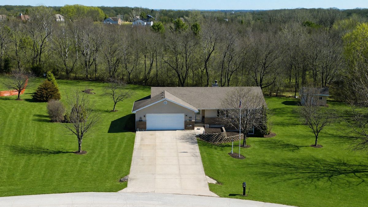 2383 N 4070th Road, Sheridan, IL 60551