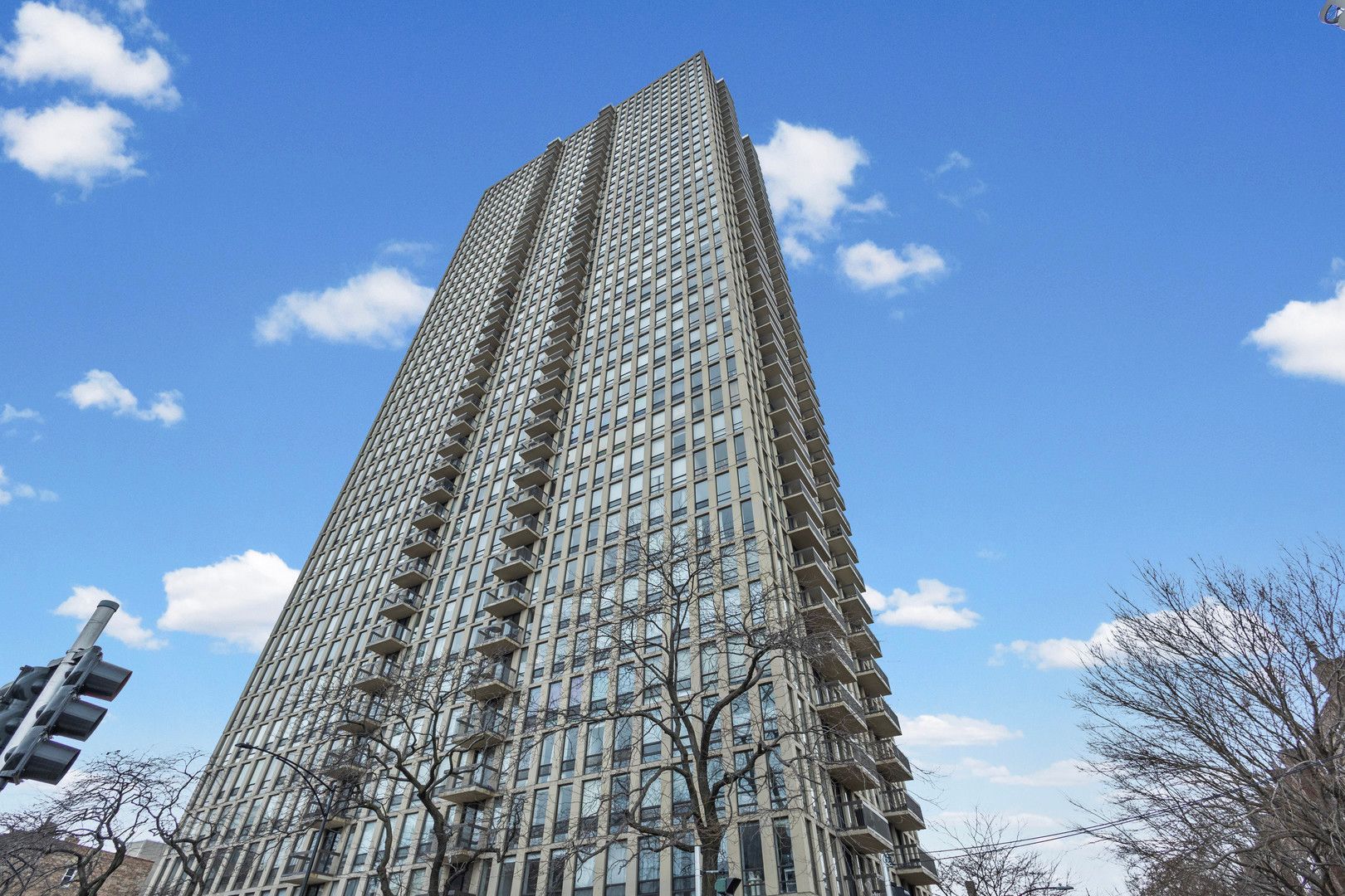 1660 N La Salle Drive #3809 — Chicago, IL 60614