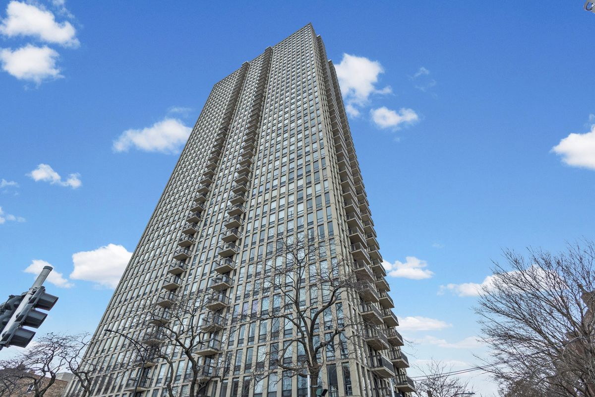 1660 La Salle Drive, Chicago, IL 60614