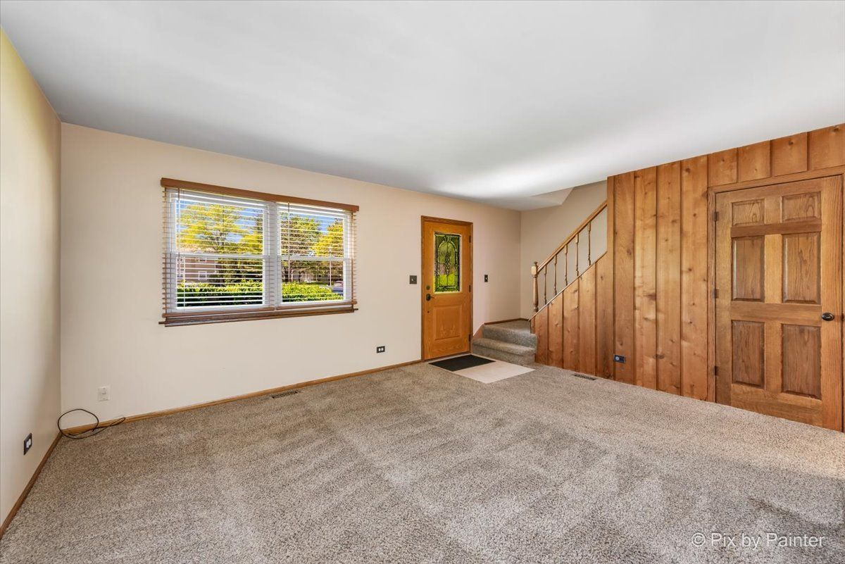 815 Mansfield Court, Schaumburg, IL 60194