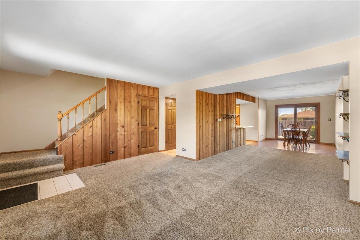 815 Mansfield Court, Schaumburg, IL 60194
