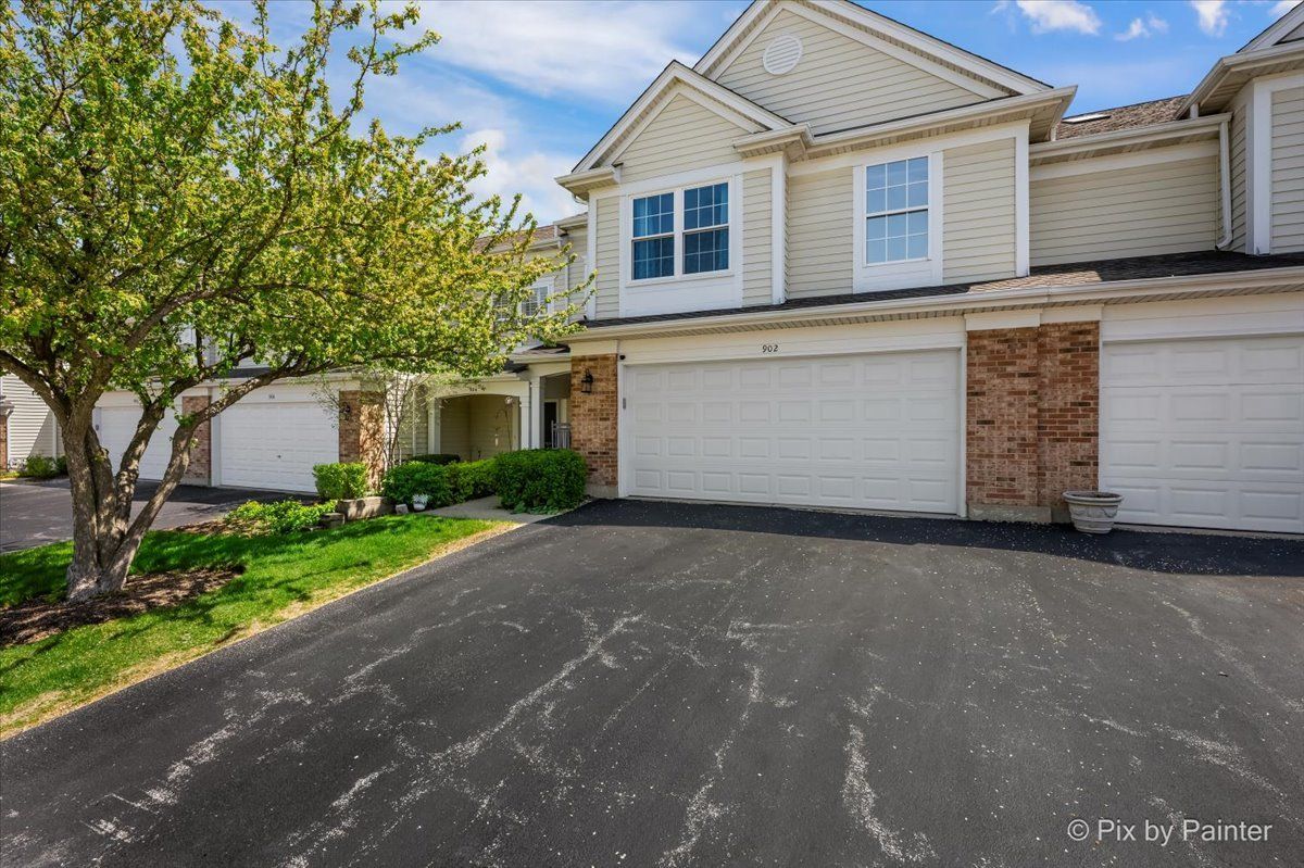902 Huntington Drive — Elk Grove Village, IL 60007