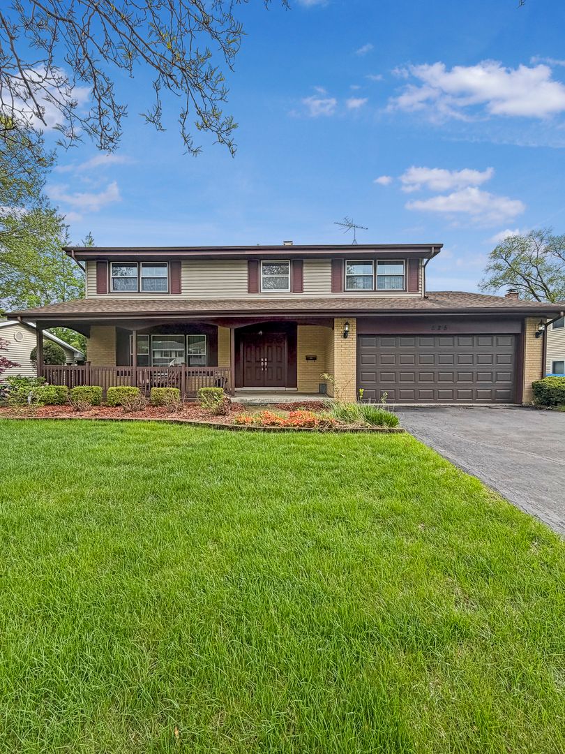 17W525 Concord Place — Darien, IL 60561