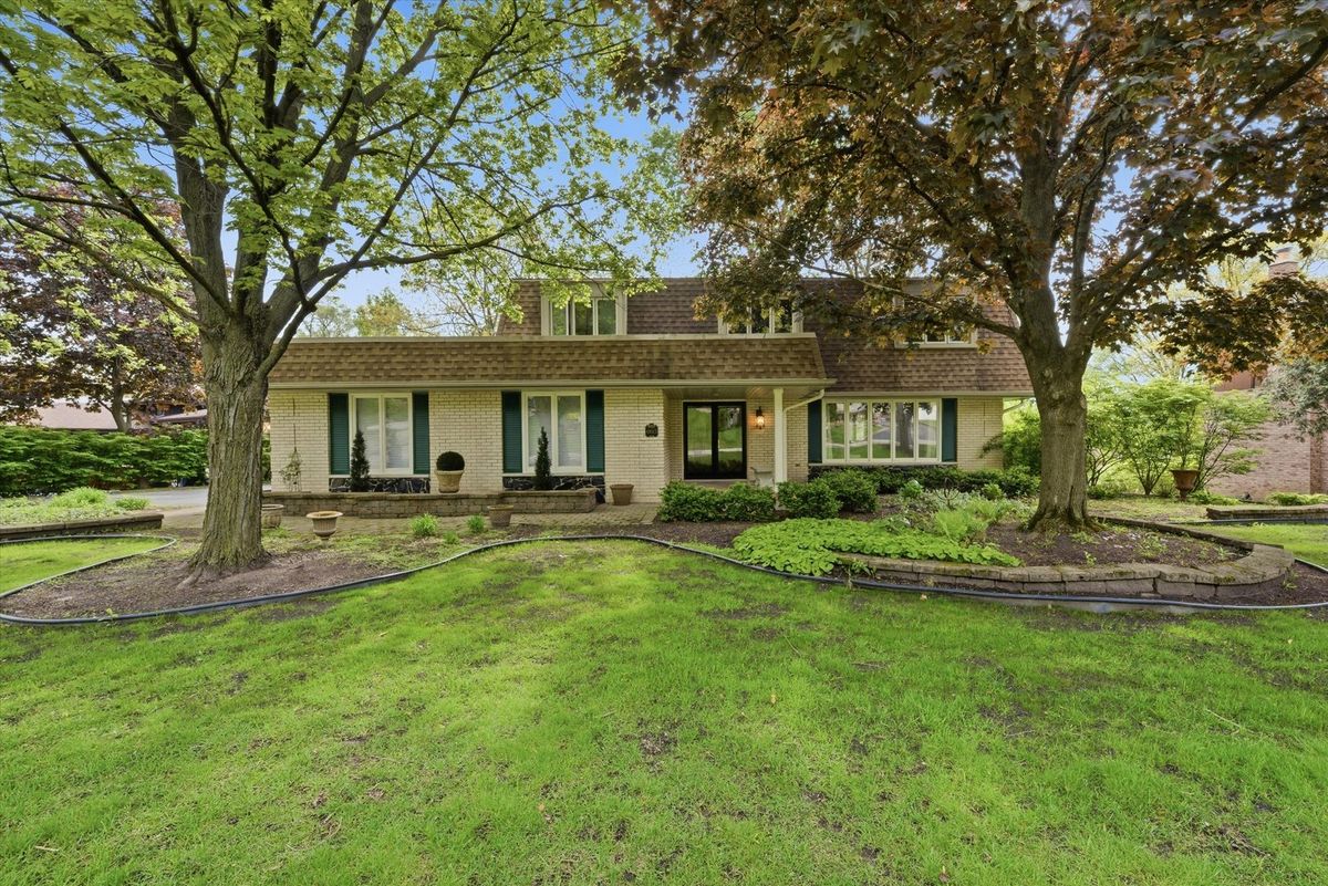 10023 WOOD Lane, Palos Hills, IL 60465