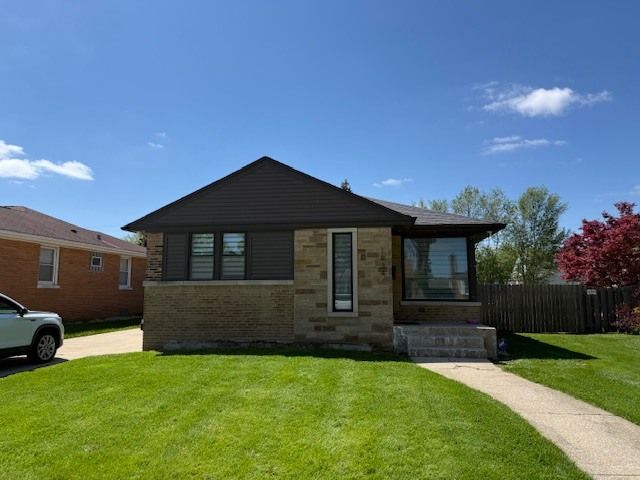 1934 Belleview Avenue — Westchester, IL 60154