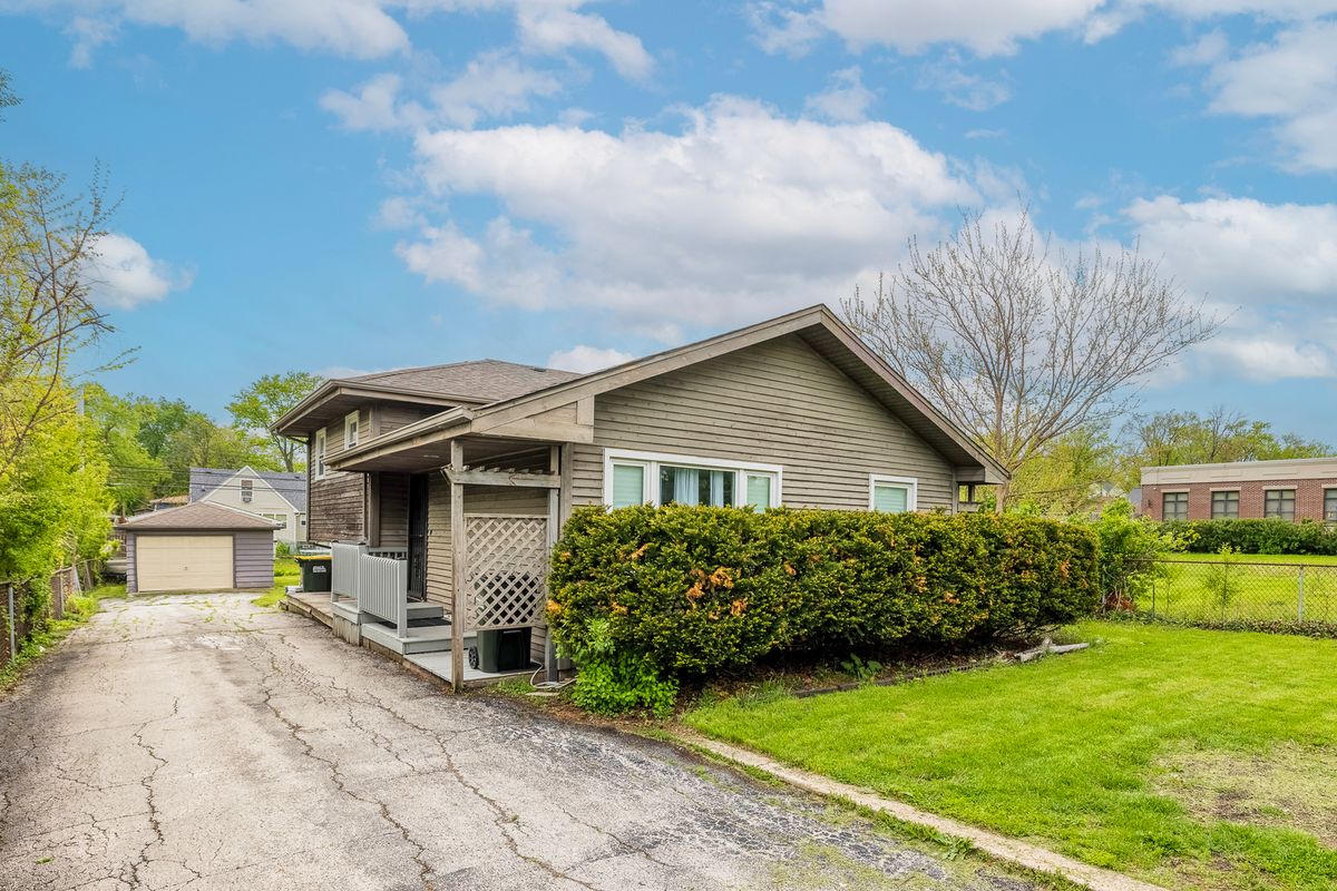 3922 Cass Avenue, Westmont, IL 60559