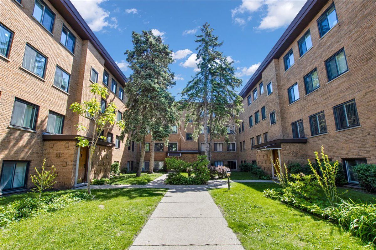 7351 Ridge Boulevard, Chicago, IL 60645