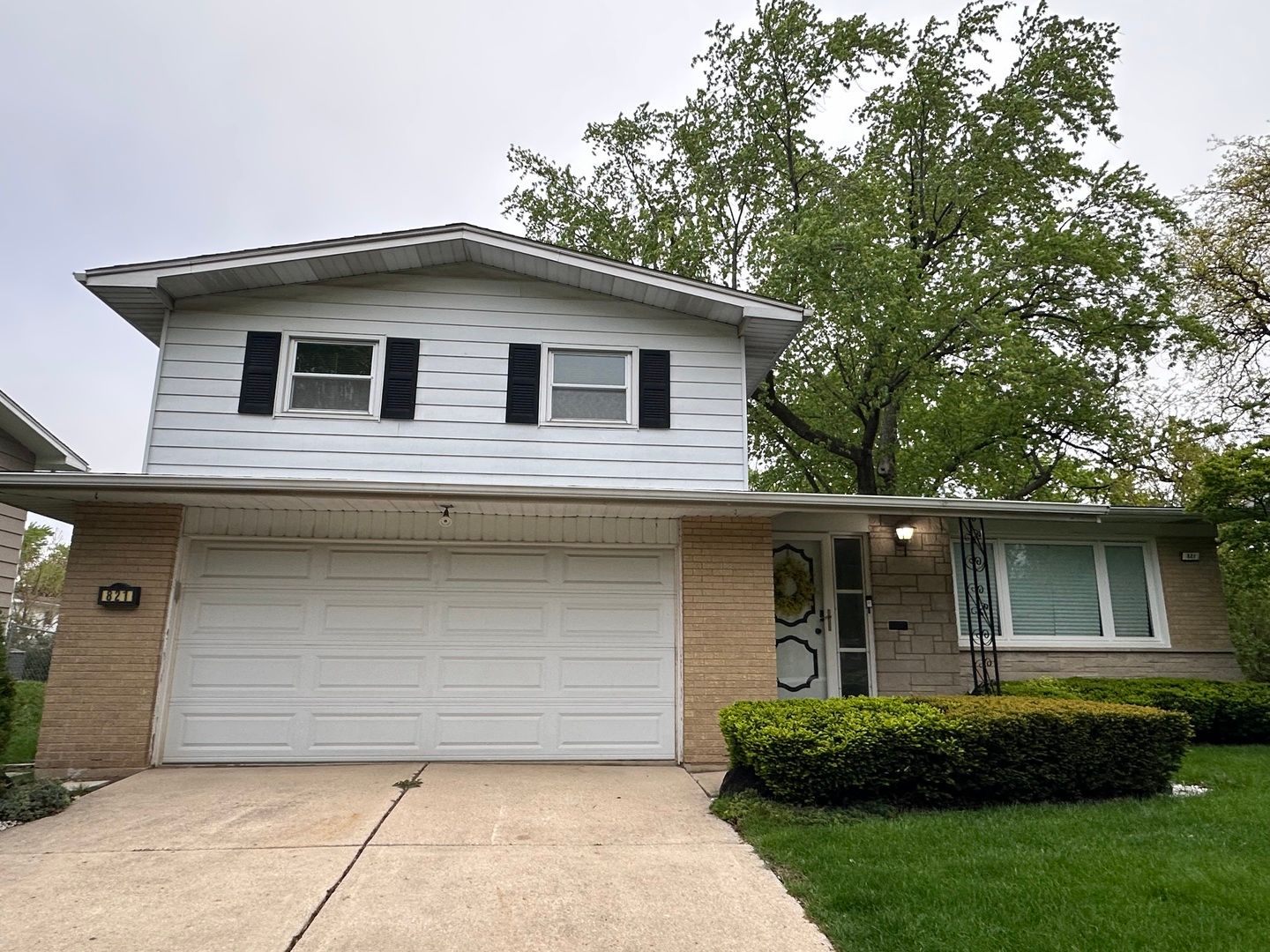 821 W Manor Court — Glenwood, IL 60425