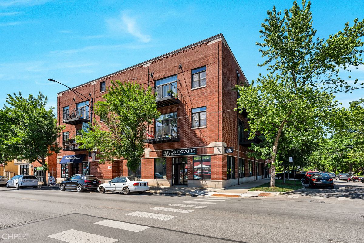 2934 Montrose Avenue, Chicago, IL 60618