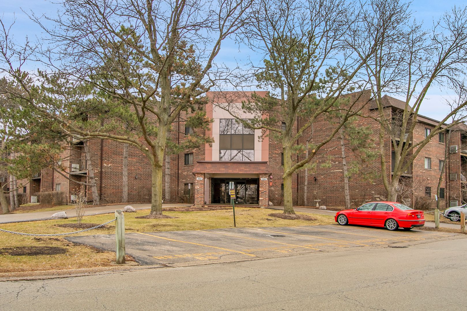 1002 Castilian Court #302 — Glenview, IL 60025
