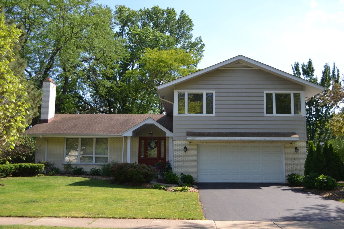 1835 Silverwillow Drive, Glenview, IL 60025